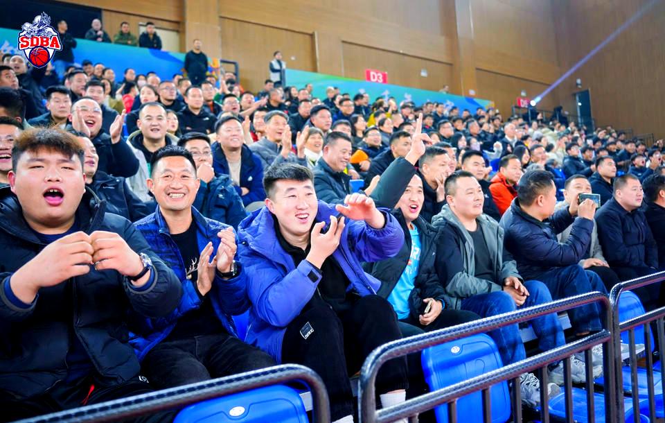 大发彩票-包含山东男篮客场获胜，展现出色的团队合作精神的词条